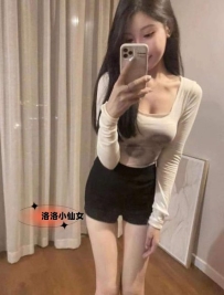 小娜  160cm/45kg/E/24歲  小娜甜美中帶點嫵媚，乳頭粉紅，乳房柔嫩，乳溝處隱藏著溫
