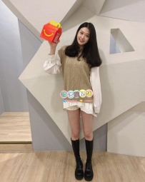 菲菲 164cm 46kg D 25歲