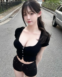 小雪   158cm/E奶/44kg/19歲