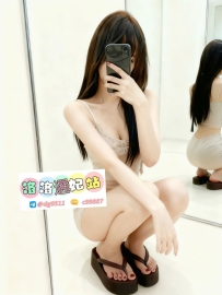 詩詩 158/42/C/22歲