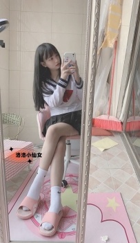 小雪158.42.C.20歲  🌈 服務特色： ✅ 無毛乾淨穴穴，幼嫩緊緻 ✅ 小蘿莉外表，內裡卻