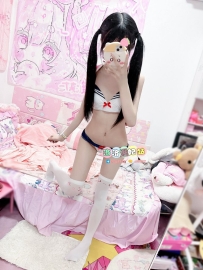 琪琪  156cm 44kg C cup 21歲