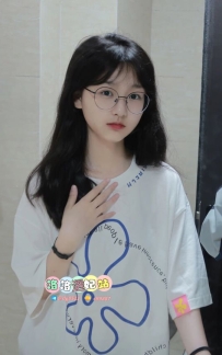 小雨 158/45kg/C/19歲