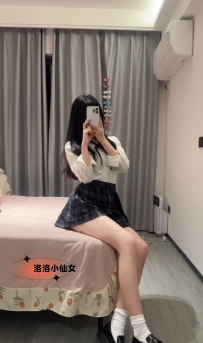 小莓158cm / B / 42kg / 19歲    小隻馬身材小巧玲瓏，肌膚白皙細嫩舌吻深喉、69姿勢